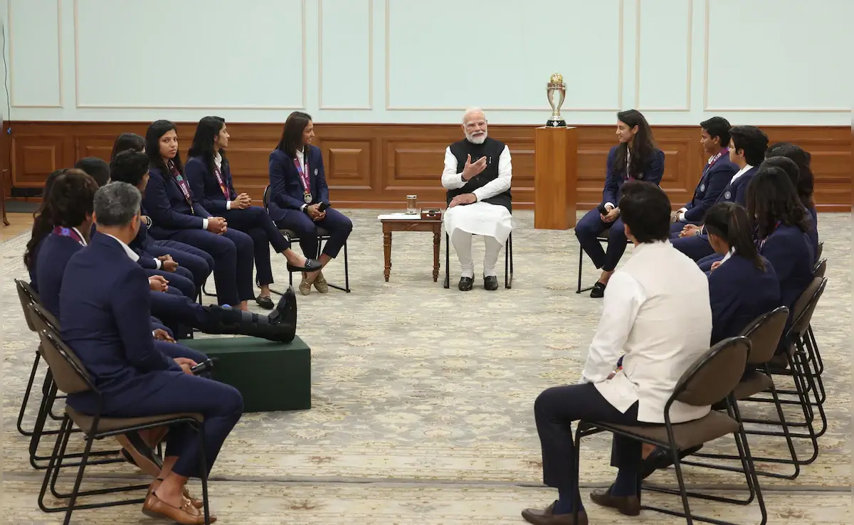 women's with modi ji